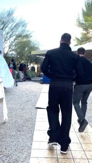 Ricky Martin Instagram - DETRÁS DE CÁMARAS #OtraNocheEnLA #BTS 

#oneLA

Director: @danielavesco 
Director of Photography: @mikemarasco
Executive Producer: @ryanhuffman
Production Company: @huffmancreative
Creative Producer:  @kasandrabaruch @rawmediahouse
Head of Production: @katie.sarrels
Producer: @aidenmagarian
Production Manager:  @victoridactyl
Production Coordinator: @lindanhem
Production Executive Assistant: @nikovernic
Cam Op: @stefanfilmphoto
1st AC:  @taylordaneross
2nd AC:  @tannercharn
BTS: @jamemcshane
BTS editor: @edbrains
Steadicam:  @zayy_12
1st AD:  @clydeegoins
2nd AD:  @jus_lnow 
Gaffer: @jacob_film
BBE: @zissoublue
Electric: @waldoswaldonts @rahart
Key Grip:  senor.sosa
BBG: @corp8
Grip: @gripwithmarcial @mrjonathanray
Dolly Grip:  Matt Purkis
Production Designer:  @gilescarson
Art Director: @ro_laren_
Swing: @rudeshots_
Post Producer: @katie.sarrels
Video Editor: @danielavesco
Sound Design: @alejandrokrispin
Color: @jaimeoshow
VFX: @tonyrivas
Stylist: @dvlstylist
Hair:  @thecooljoey
MUA:  @gtgervais
PA Set // @anicontor @richiefusco Alicia Corbin, Chanel Morehead
PA Truck // @k.leo11
PA Pass Van // @shay__almighty @e.j_smith_
Pa Stakebed // @imleeko
BTS footage: @jamemcshane
Y a mis protectores de vida profesional y personal @jlvn1161 @rebeccadrucker @pakkonogitown @rondenepr @flavia_f  @helgagarciapr @perfect_partners