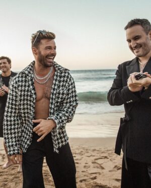 Ricky Martin Instagram - A veces bien…… 

Pre-save en mi BIO
.
@reikmx
📷: @mounce
Styled by @dvlstylist 

#avecesbienyavecesmal