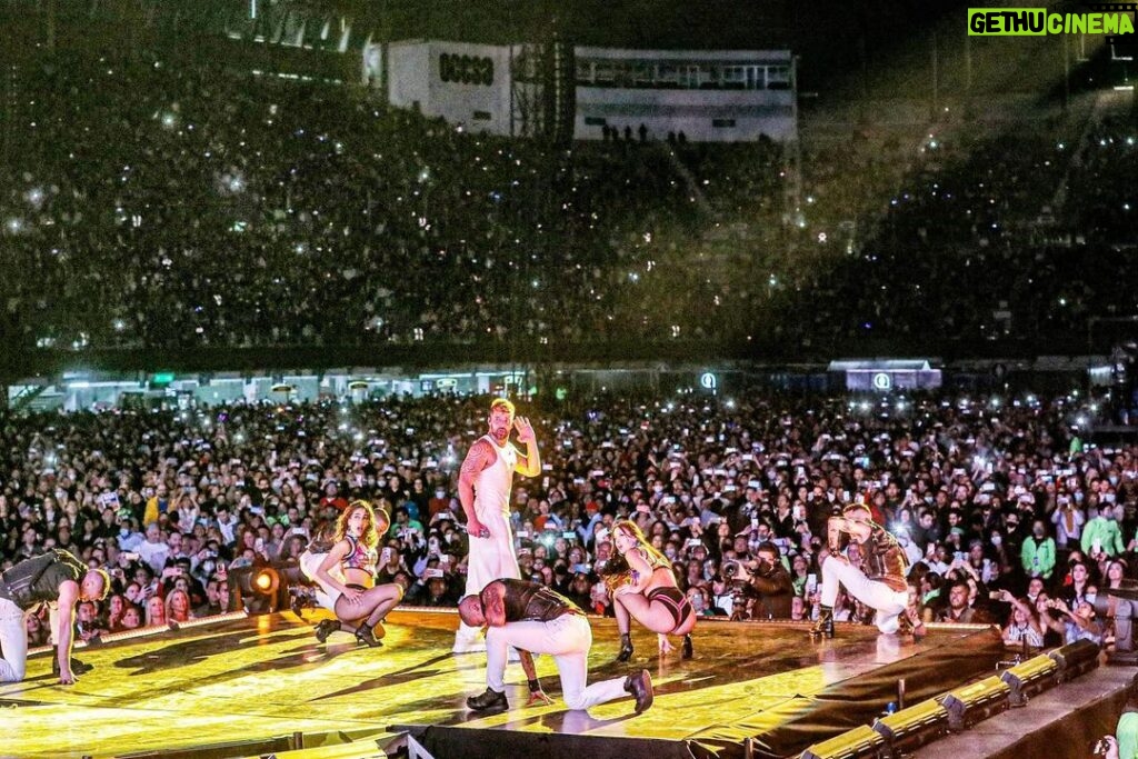 Ricky Martin Instagram - Noche mágica en el Foro Sol de #CDMX Gracias por la fuerza mi gente. Mañana #Monterrey! 📷: @danielavesco Foro Sol, México D.F.