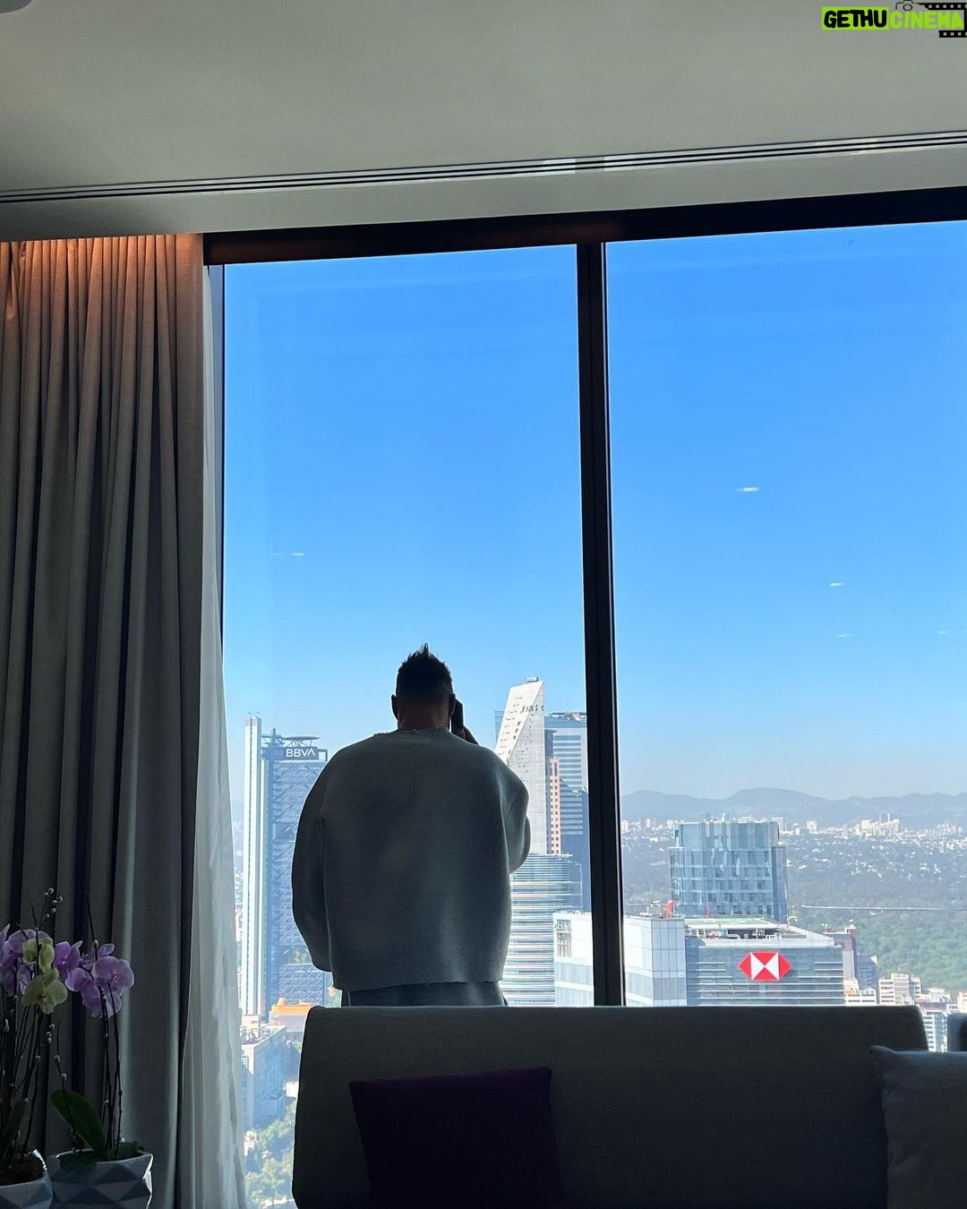 Ricky Martin Instagram - Cada foto es una llamada de trabajo diferente. Me encanta lo que hago. #OtraNocheEnLA es #1 en México. Gracias por el amor mi gente. Gracias @sonymusicmexico por su apoyo. Listos para la gira que empieza el 8 de marzo en el Foro Sol de la #CDMX. ¡Nos vemos pronto! 📷: @rondenepr Mexico City, Mexico