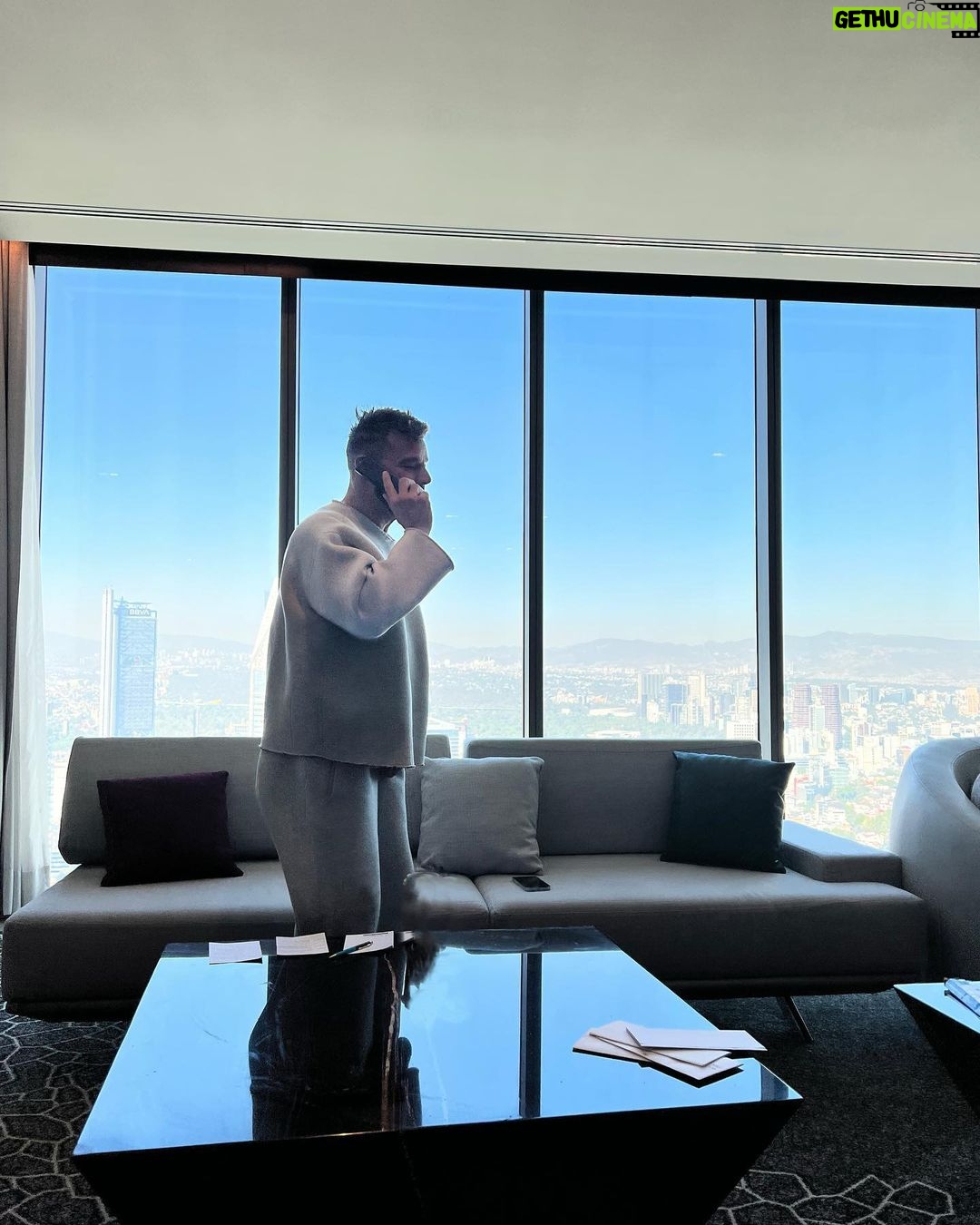 Ricky Martin Instagram - Cada foto es una llamada de trabajo diferente. Me encanta lo que hago. #OtraNocheEnLA es #1 en México. Gracias por el amor mi gente. Gracias @sonymusicmexico por su apoyo. Listos para la gira que empieza el 8 de marzo en el Foro Sol de la #CDMX. ¡Nos vemos pronto! 📷: @rondenepr Mexico City, Mexico