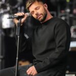 Ricky Martin Instagram - Seguimos en los ensayos. Y con muchas ganas de verte. 4 de marzo Houston Tx 8 de marzo Ciudad de México 10 Monterrey 12 Guadalajara 16 Veracruz 18 Queretaro #Ensayos 📷: @danielavesco Mexico City, Mexico