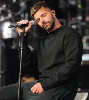 Ricky Martin Instagram - Seguimos en los ensayos. Y con muchas ganas de verte. 

4 de marzo Houston Tx
8 de marzo Ciudad de México
10 Monterrey
12 Guadalajara
16 Veracruz
18 Queretaro

#Ensayos 
📷: @danielavesco