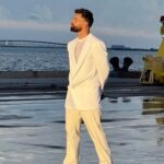 Ricky Martin Instagram - Aquí un poco de lo que pasa detrás de las cámaras en la filmación del vídeo y a la misma vez celebrando ya que hemos llegado al million de visitas en mi canal de YouTube con “Fuego de Noche, Nieve de día” junto a @nodal Muchas gracias @elasticpeople por tu visión. Styled by @dvlstylist Makeup by @hanicbeauty Hair by @ottogiovani Photos by @rondenepr