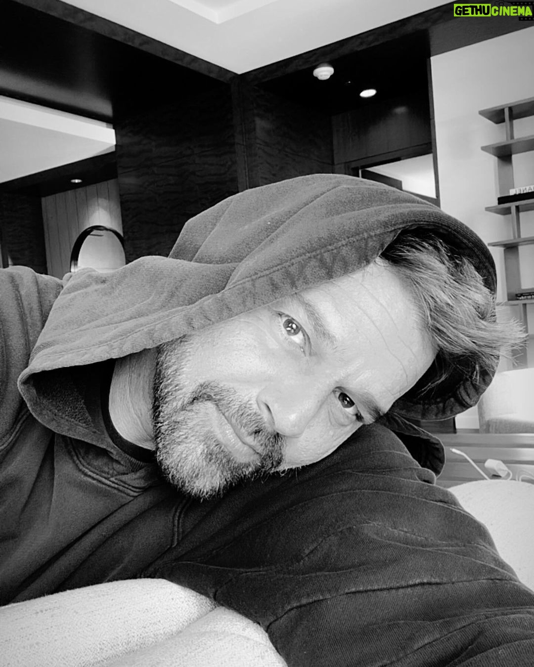 Ricky Martin Instagram - Este año estoy enamorándome de este que está aquí 👆 ¡Feliz día de San Valentín, mi Kiki! This Valentine’s Day, I’m crushing on this guy right here 👆 it’s all about. So, Happy Valentines Kiki! #BeYourOwnValentines Denver, Colorado