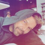 Ricky Martin Instagram – Este año estoy enamorándome de este que está aquí 👆 ¡Feliz día de San Valentín, mi Kiki!
This Valentine’s Day, I’m crushing on this guy right here 👆 it’s all about. So, Happy Valentines Kiki!
#BeYourOwnValentines Denver, Colorado
