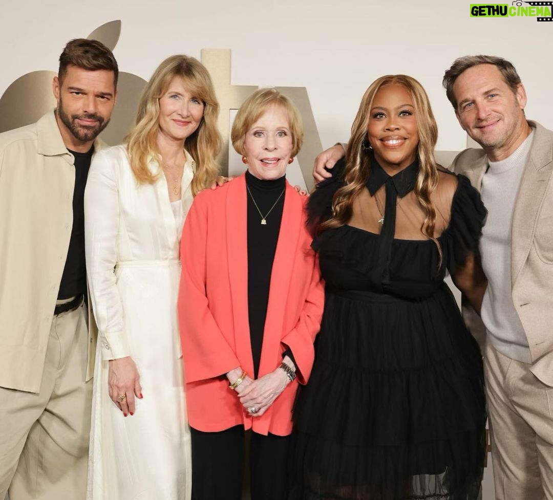 Ricky Martin Instagram - So happy and inspired to be able to stand up in front of the camera and share amazing stories with people I admire. Remember, March 20th #PalmRoyale at @appletv with Kristen Wiig and an outstanding cast.