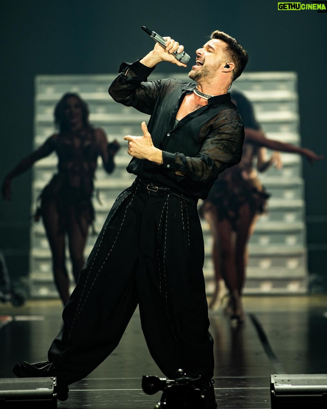 Ricky Martin Instagram - #TrilogyTour is back on the road. Tonight was Fresno and San Francisco is next! Always a good time with the gang. . . 📷: @leandrovco San Francisco, California