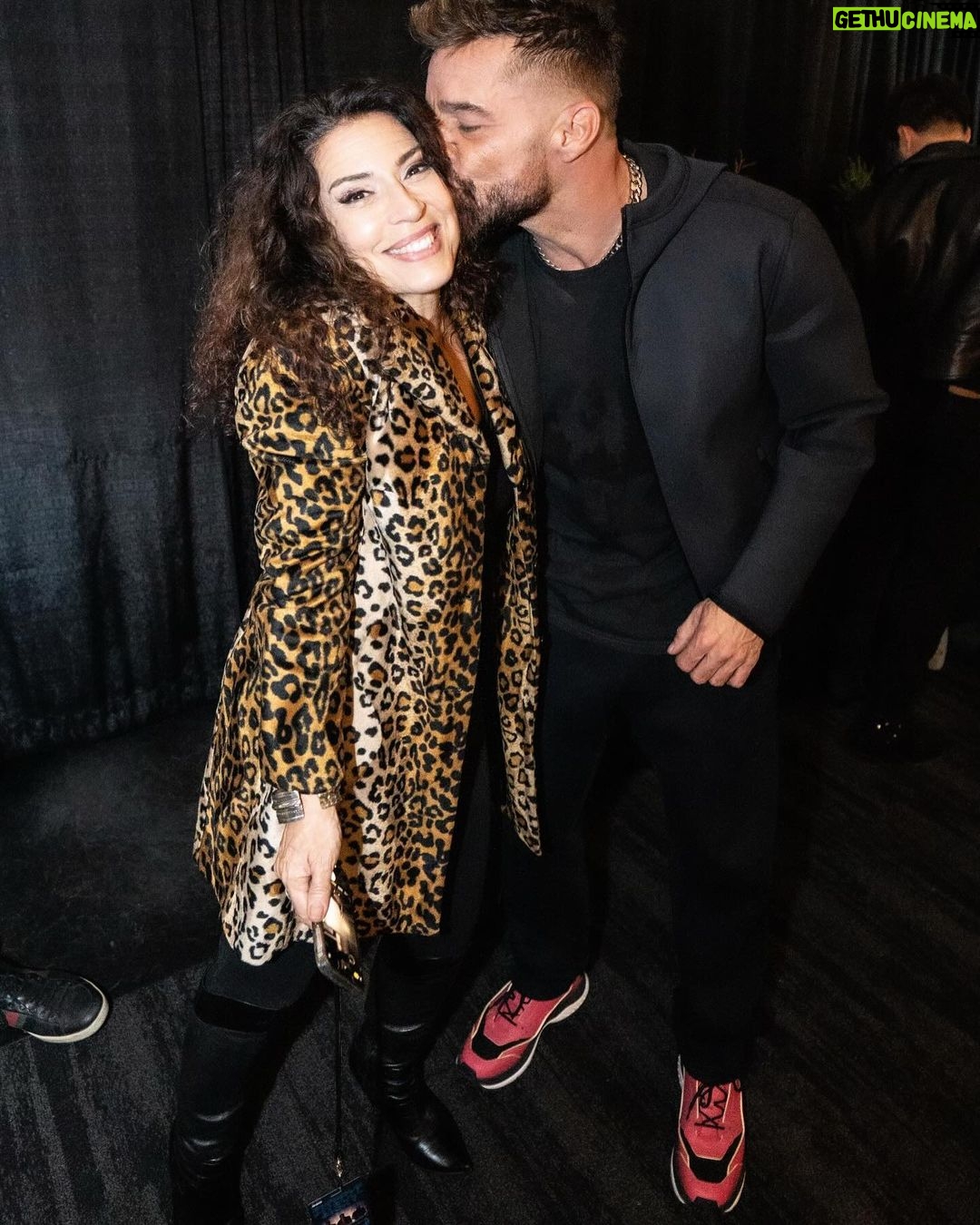 Ricky Martin Instagram - A cozy after concert party with this fabulous group of ladies that I’m honored to work with on the upcoming @appletv series PALM ROYALE, premiering soon #trilogytour