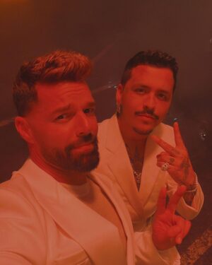 Ricky Martin Instagram - En Miami preparando algo que estoy seguro les emocionará 🎶🔥🎶 ¡Seguimos! @nodal