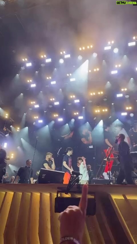 Ricky Martin Instagram - What a beautiful surprise! When my twins jumped on stage with me for the first time in Locarno, Switzerland 🇨🇭 . #Matteo y #Valentino 😭 Piazza Grande (Locarno)