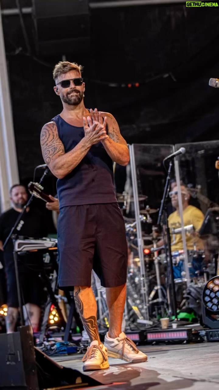 Ricky Martin Instagram - Preparándonos para la segunda noche de @starlitefestival . 📷: @leandrovco Marbella, Spain