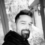 Ricky Martin Instagram - Café con cara de dormido. Vámonos pal gym 🏋🏻‍♀️