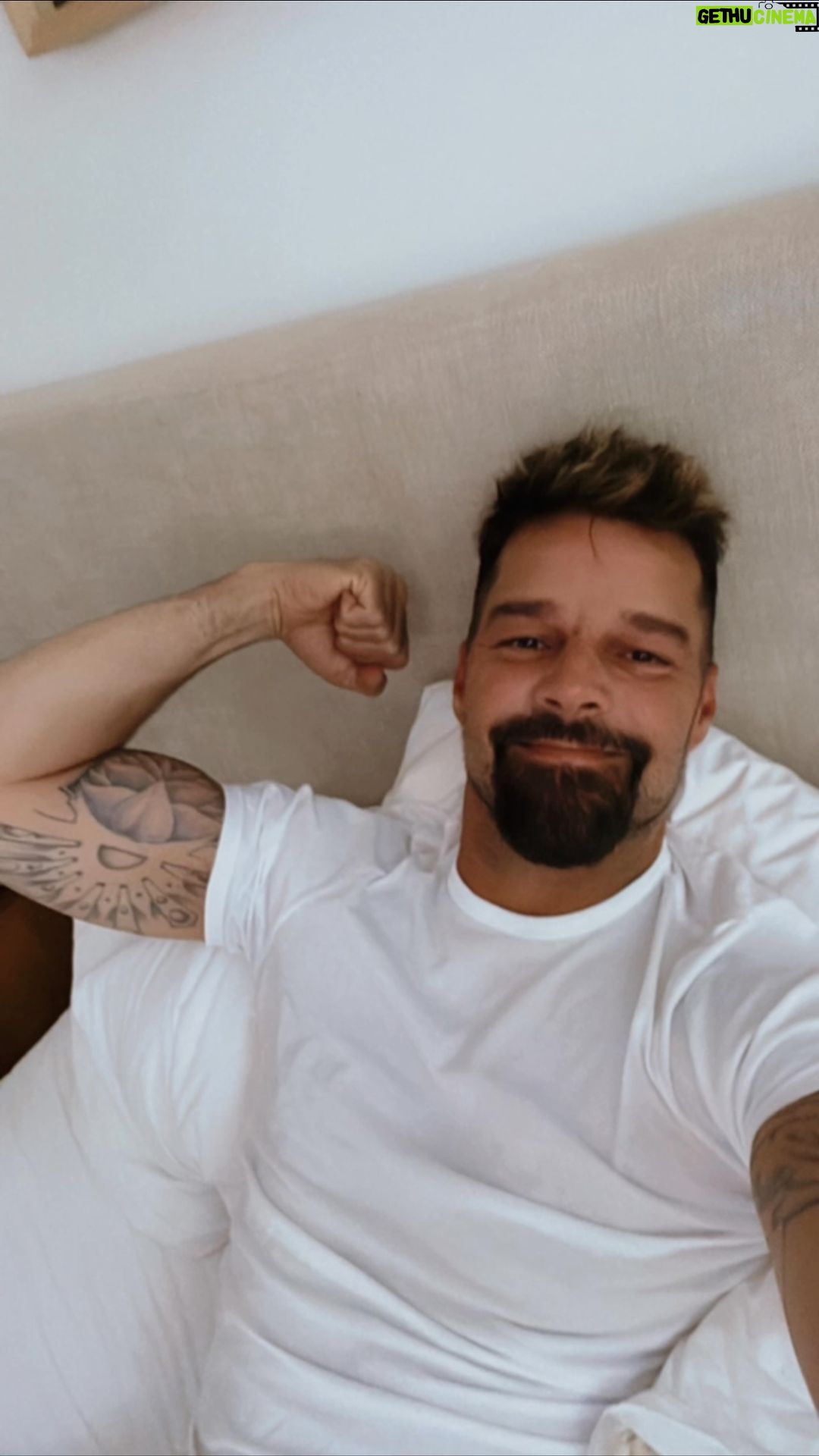 Ricky Martin Instagram - Con fuerzas pal inicio de esta semana familia. Todo positivo. . ¿Como pasaron el fin de semana?