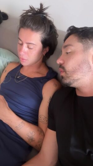 Rico Melquiades Instagram - Eu apoiando minha amiga no primeiro dia de trabalho dela. 
🤣😂😅
