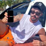 Rico Melquiades Instagram - Melhor do que curtir um domingão de sol, é curtir um domingão de sol faturando! 💸☀️ Por isso, não importa onde eu esteja, tô sempre com a @blazebrasil E eles tão dando um bônus de 5000 reais pra quem entrar agora! Quer mais o quê? Lembre de jogar com responsabilidade! *um site para maiores de 18 anos!