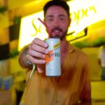 Rico Melquiades Instagram - Gente eu adoro tomar destilados com Schweppes e como ela nunca decepciona, ela deixou a festa ainda melhor com os drinks prontos para beber, Schweppes Premium Drinks tem 4 sabores maravilhosos: Gin Tonica, Gin Tonica Pink, Vodka Citrus e a Spritz. A minha preferida é Vodka Citrus, prove também e depois me conte sua preferida! *publicidade #BebaComModeração #ColetivoQueDefine Não compartilhe com menores de 18 anos. @schweppesbr São Miguel do Gostoso