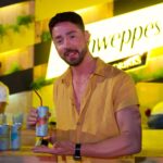 Rico Melquiades Instagram - Gente eu adoro tomar destilados com Schweppes e como ela nunca decepciona, ela deixou a festa ainda melhor com os drinks prontos para beber, Schweppes Premium Drinks tem 4 sabores maravilhosos: Gin Tonica, Gin Tonica Pink, Vodka Citrus e a Spritz. A minha preferida é Vodka Citrus, prove também e depois me conte sua preferida! *publicidade #BebaComModeração #ColetivoQueDefine Não compartilhe com menores de 18 anos. @schweppesbr São Miguel do Gostoso