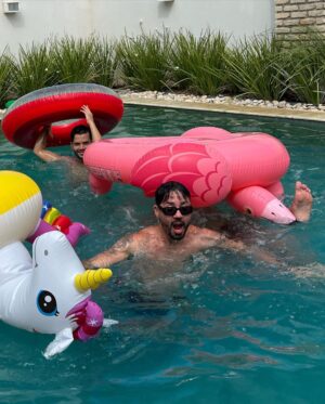 Rico Melquiades Instagram - finalizando 2022 com a mesma amizade de 2017 🥳🥳🥳🥳🎉🎉🎉