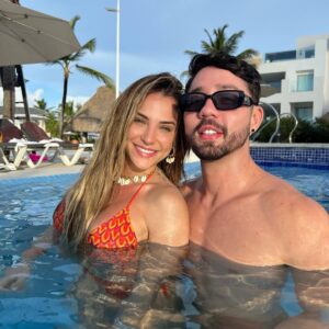 Rico Melquiades Instagram - “Querida yo no te conocía tan bien hasta que viajamos” 
 Peguei no Google essa legenda em espanhol. 😁😁 @hrhcpuntacana