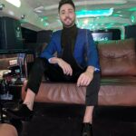 Rico Melquiades Instagram - Realeza chega assim: de limousine, smoking e sorriso no rosto. Só falta o prêmio, 😂#premiomtvmiaw Já posso ir aí pegar? 👑 #MTVMIAW São Paulo, Brazil