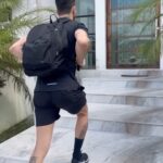 Rico Melquiades Instagram - De uma coisa eu entendo: economizar. Não é porque to rico que vou sair gastando assim… por isso eu cuido da minha casa com o helpS, assistência 24h do Santander, que custa menos de R$1 por dia. Eu uso como, onde e pra qual casa eu quiser: a minha, uma alugada, a da minha sogra… Ele te ajuda em imprevistos até se você não tem nenhum bem. 7 dias por semana, em qualquer lugar do Brasil. Tá esperando o quê? Acesse o link da bio do @santanderbrasil e contrate o seu helpS também! *Publi