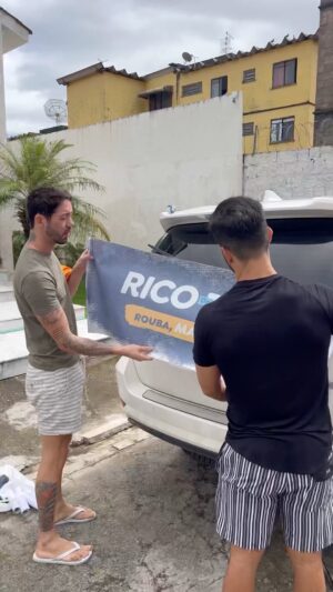 Rico Melquiades Instagram - O segredo acabou: o sou pré candidato a deputado federal!  Se vocês acham que calada eu vou ficar, se enganaram. Vou descobrir como esse povo fica rico em 15 dias e vou expor as cobras caninanas da câmera federal. E nem precisa ter medo, Rico eu já sou, então prometo não roubar. 🤞🏼 Se corrupção te aborrece, é Rico e não se estresse. Se corrupção te faz mal, é Rico Chupa P*u.
