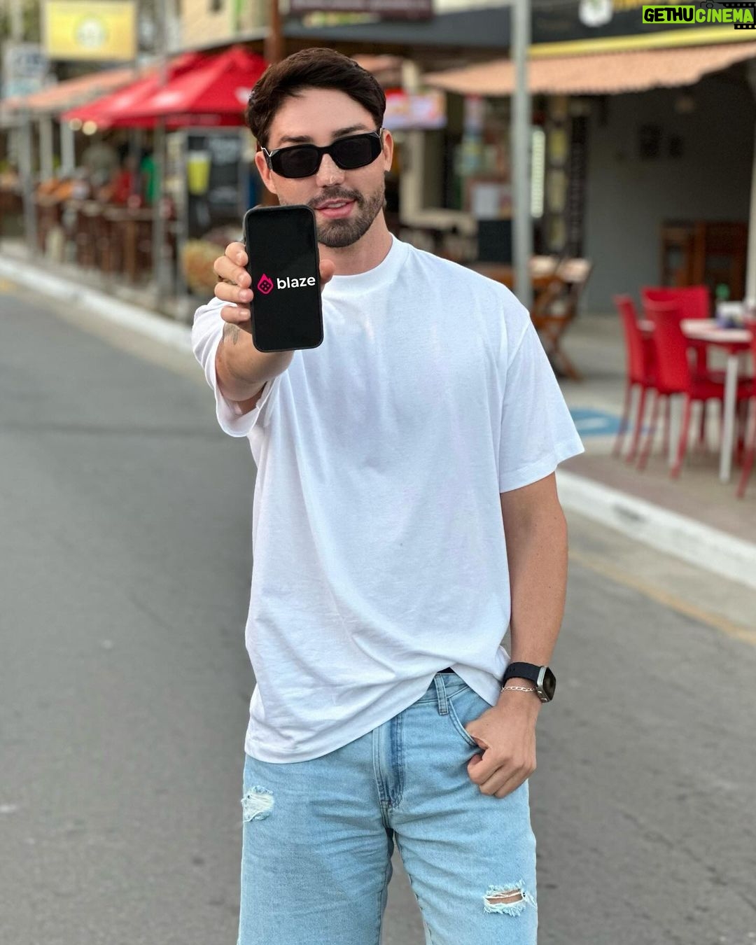 Rico Melquiades Instagram - Se tem uma coisa que eu não abro mão é de ganhar dinh3iro. Entre na @jogueblaze Deposite, e ganhe bônus de até R$ 1000 e 40 rodadas grátis nos jogOs originais da Blaze!