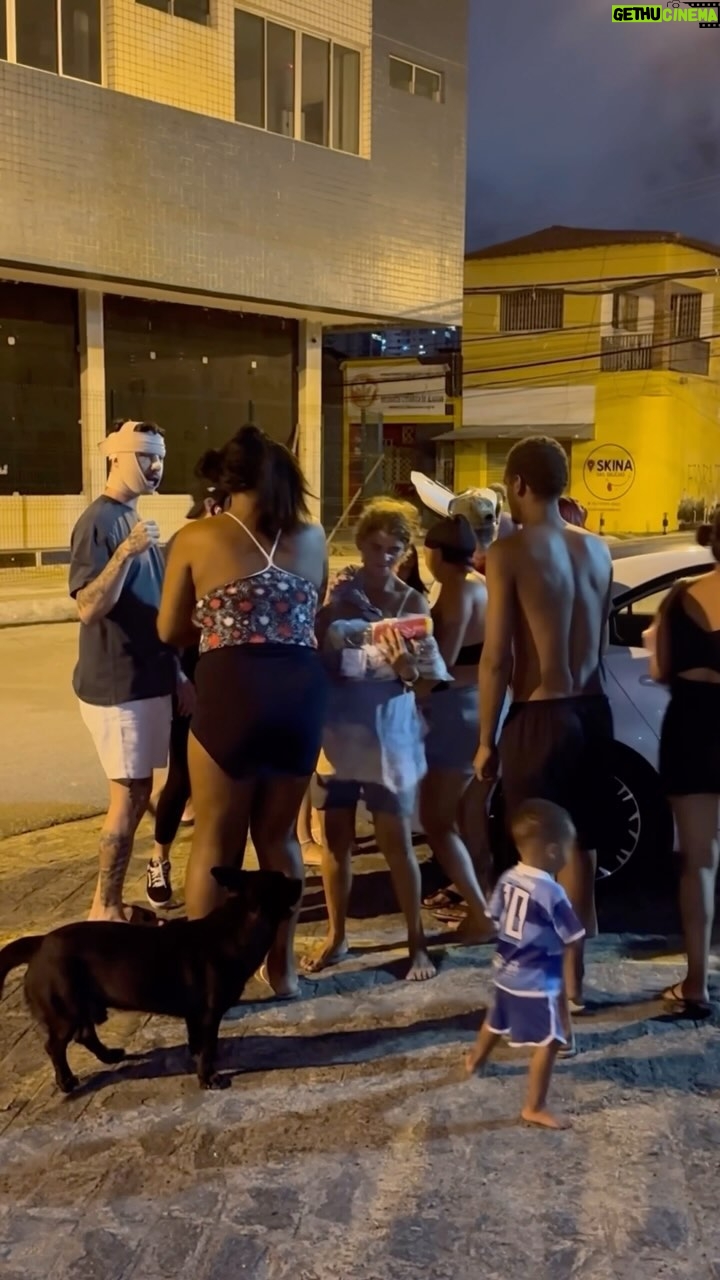 Rico Melquiades Instagram - Vocês me mandaram dinheiro e eu resolvi doar de cestas básicas para entender eu postei tudo no stories 😁