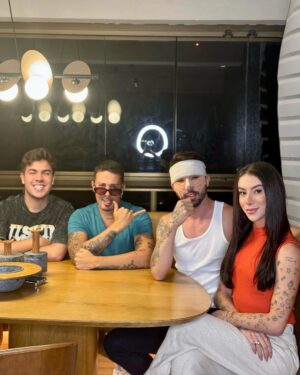 Rico Melquiades Instagram - Open House com os amigos.