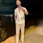 Rico Melquiades Instagram - Apesar das surpresas, 2023 encerra como começou: mostrando que a vida é incrível e que ter fé em Deus é ter tudo! Meus erros me fizeram crescer, meus desafios me tornaram mais forte e vocês, continuam a me inspirar e acreditar que sou capaz de alcançar meus objetivos! Amo todos vocês! Que 2024 seja um ano feliz para todos! Florianópolis, Santa Catarina