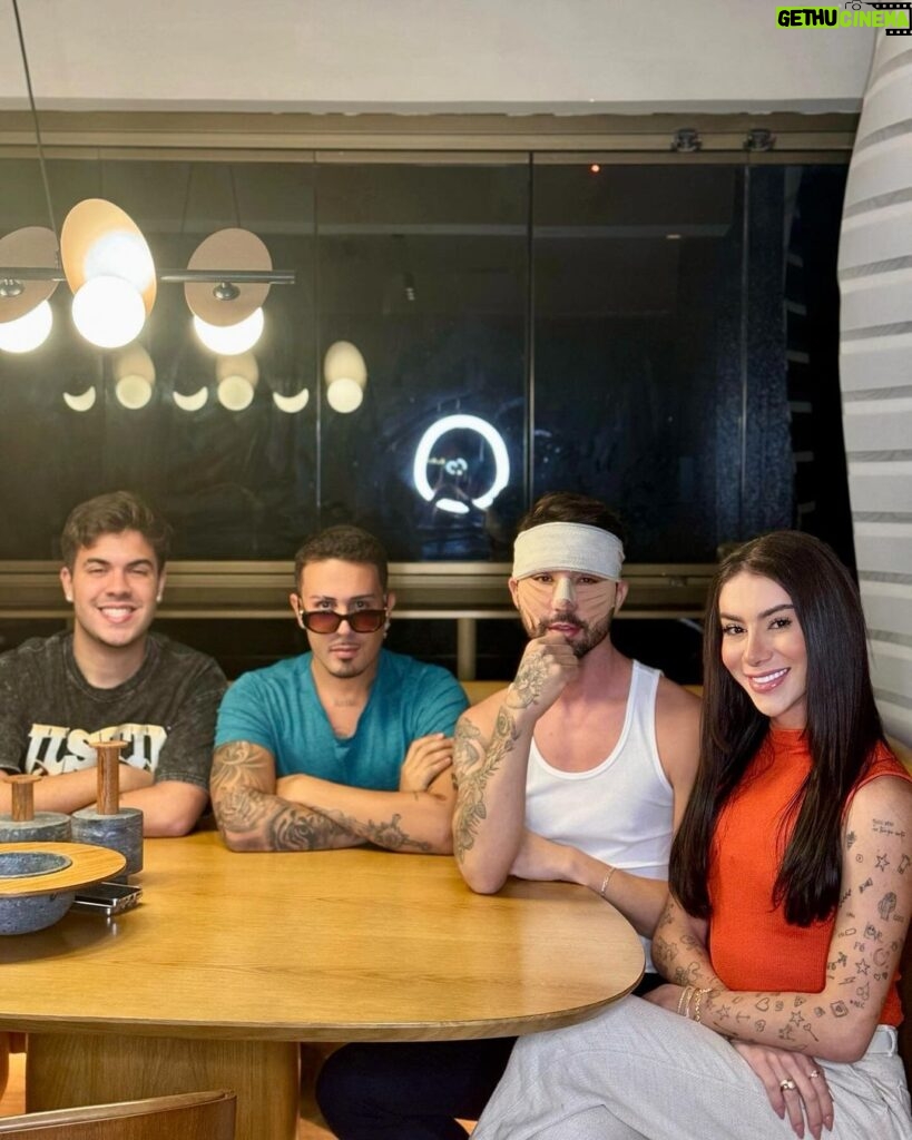 Rico Melquiades Instagram - Open House com os amigos.