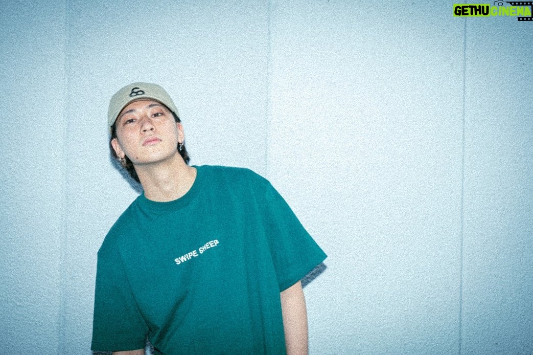Rinne - 4.9K Likes - 【NEW GOODS】
Rin音“swipe sheep”RELEASE TOUR
「色々あって初ツアーがZeppになっちゃったツアー」
NEW GOODS「swipe sheep ツアーTシャツ」の先行オンライン販売が決定しました。
6/12 20:00〜オンラインストアにて販売開始です!