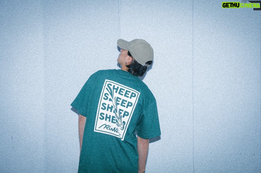 Rinne - 4.9K Likes - 【NEW GOODS】
Rin音“swipe sheep”RELEASE TOUR
「色々あって初ツアーがZeppになっちゃったツアー」
NEW GOODS「swipe sheep ツアーTシャツ」の先行オンライン販売が決定しました。
6/12 20:00〜オンラインストアにて販売開始です!
