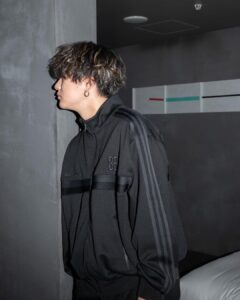 Rin音 Instagram - adidas × Rin音 Stan Smith styled スタンスミスの新作をいち早く試着させていただきました！ スタイリッシュな服に厚底の靴が最高の組み合わせです🥊 @adidastokyo @adidasoriginals #StanSmith #スタンスミス