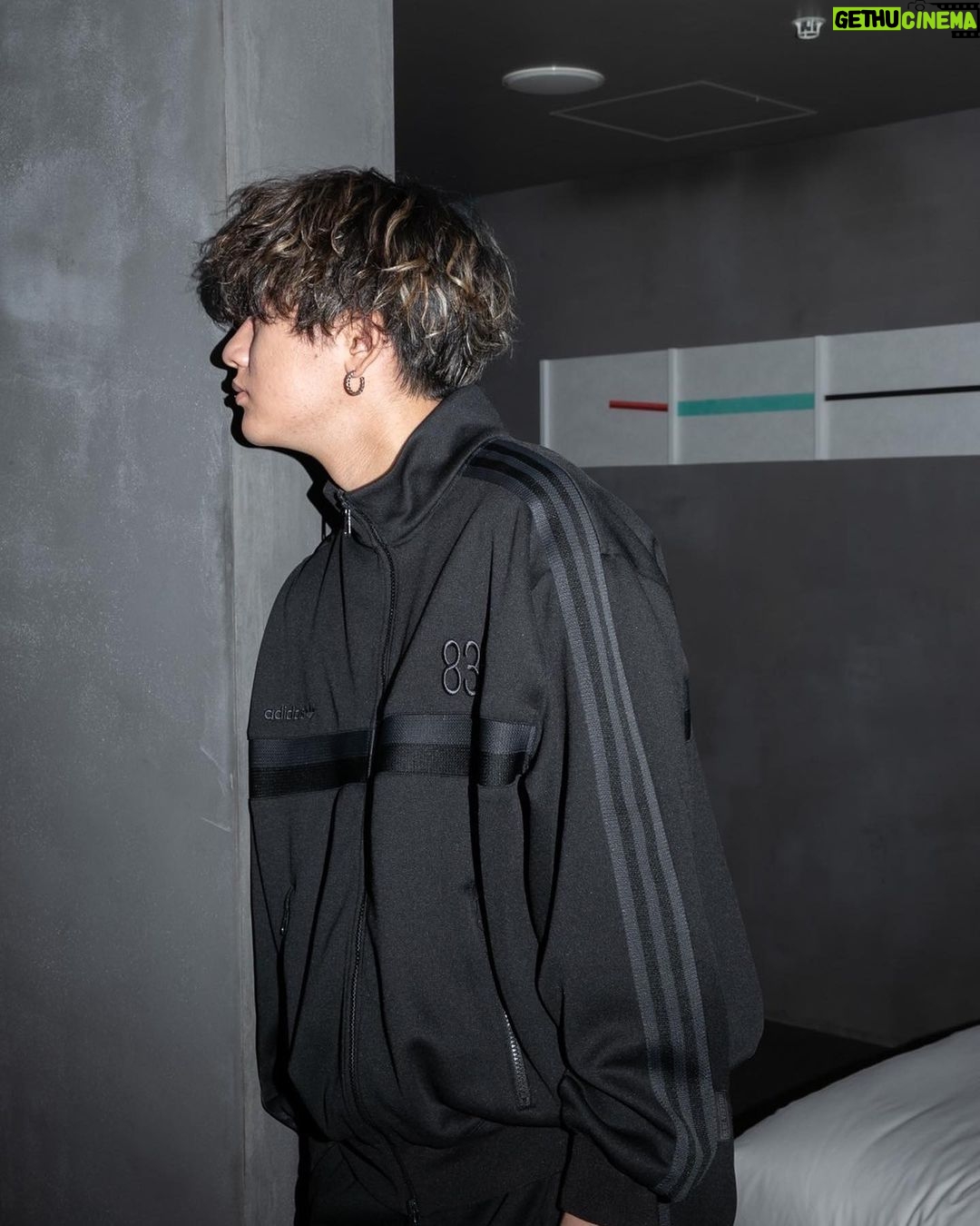 Rinne - 3.8K Likes - adidas × Rin音
Stan Smith styled
スタンスミスの新作をいち早く試着させていただきました!
スタイリッシュな服に厚底の靴が最高の組み合わせです🥊
@adidastokyo @adidasoriginals
#StanSmith #スタンスミス
