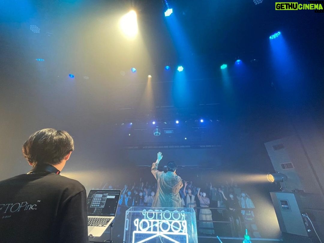 Rin音 Instagram - 広島、仙台、札幌、のツアーについて めっちゃ楽しかった… ライブハウスの距離の近さ、もしかして俺のかいてる臭い汗も届いてるんじゃないかって心配するくらい。 しかも全部初めて行く土地だからドキドキしたけどあんなに沢山人が来てくれるなんて感激でございました。 次は来れなかった人も来てくれよな! 友達も連れてきてください!家族も連れてきてください! みんなが楽しめる場所にしたいね。 おもてなしの方はたくさんさせていただきますので。👍 また遊びに行くね🫡 本当にありがとう!
