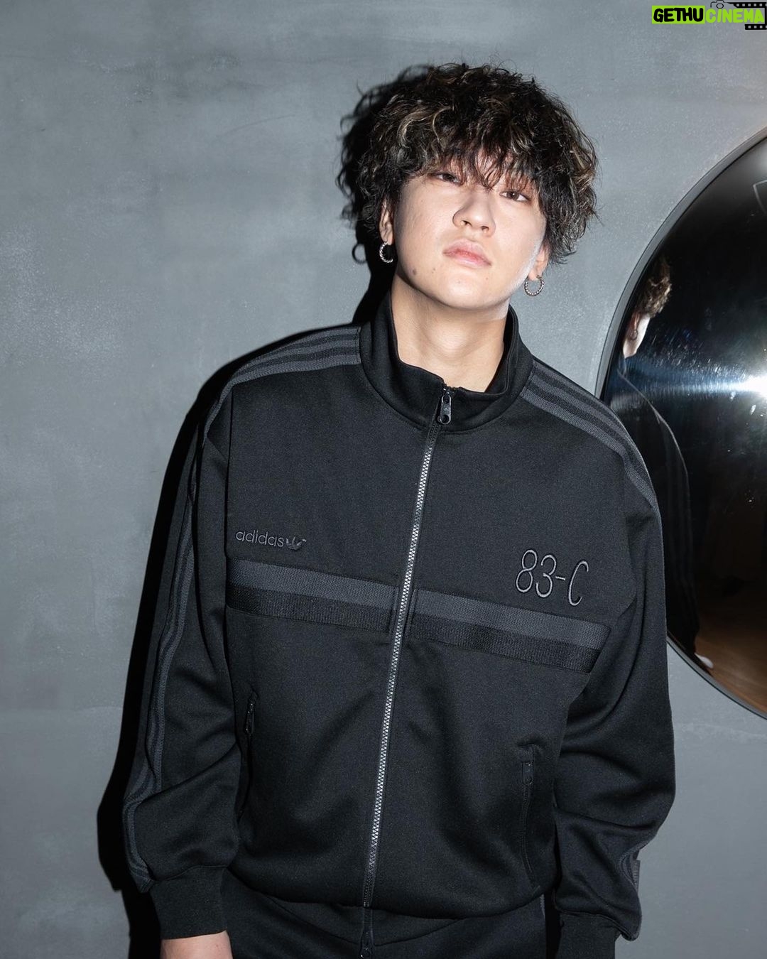 Rinne - 3.8K Likes - adidas × Rin音
Stan Smith styled
スタンスミスの新作をいち早く試着させていただきました!
スタイリッシュな服に厚底の靴が最高の組み合わせです🥊
@adidastokyo @adidasoriginals
#StanSmith #スタンスミス
