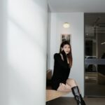 Ring Liao Instagram - 2024第一篇打卡🖤 願自己新的一年 「有前進一步的勇氣，也有後退一步的從容」 想做的事不能再拖啦！ 👗Dress/ @wave_shine #SweetWarm甜辣千金 #WaveShine #美波第一品牌 #美波神器 #讓美麗變簡單 Nook Taipei