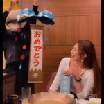 Ring Liao Instagram - 這次住富士山最值得的飯店🗻ubuya 我們選的是一泊二食的方案 從大門口、房間、用餐、喝咖啡、泡湯 全部都黏著富士山🥰 真的超級超級值得！超級美！ 不枉費我每天刷網站搶飯店 雖然還是沒有搶到房間有露天風呂的房型 但，可以留點遺憾，下次再去一次！ 富士山這邊的交通沒有到很方便 幾乎都要靠著巴士跑景點 如果想坐計程車要等30分鐘 所以建議還是都坐巴士來的快 🎢富士急樂園一定要去！！！ 大概是近幾年我覺得最好玩的雲霄飛車集結地！ 還有 #絕望要塞 很像今際之國的人體挑戰 #戰慄迷宮 鬼屋我就不推薦了，偏浪費錢🤣 因為晚上也沒什麼地方可以去 所以我們早早就睡了 6：00起來看富士山日出 美不勝收🥹❤️❤️ Kozantei Ubuya 湖山亭うぶや
