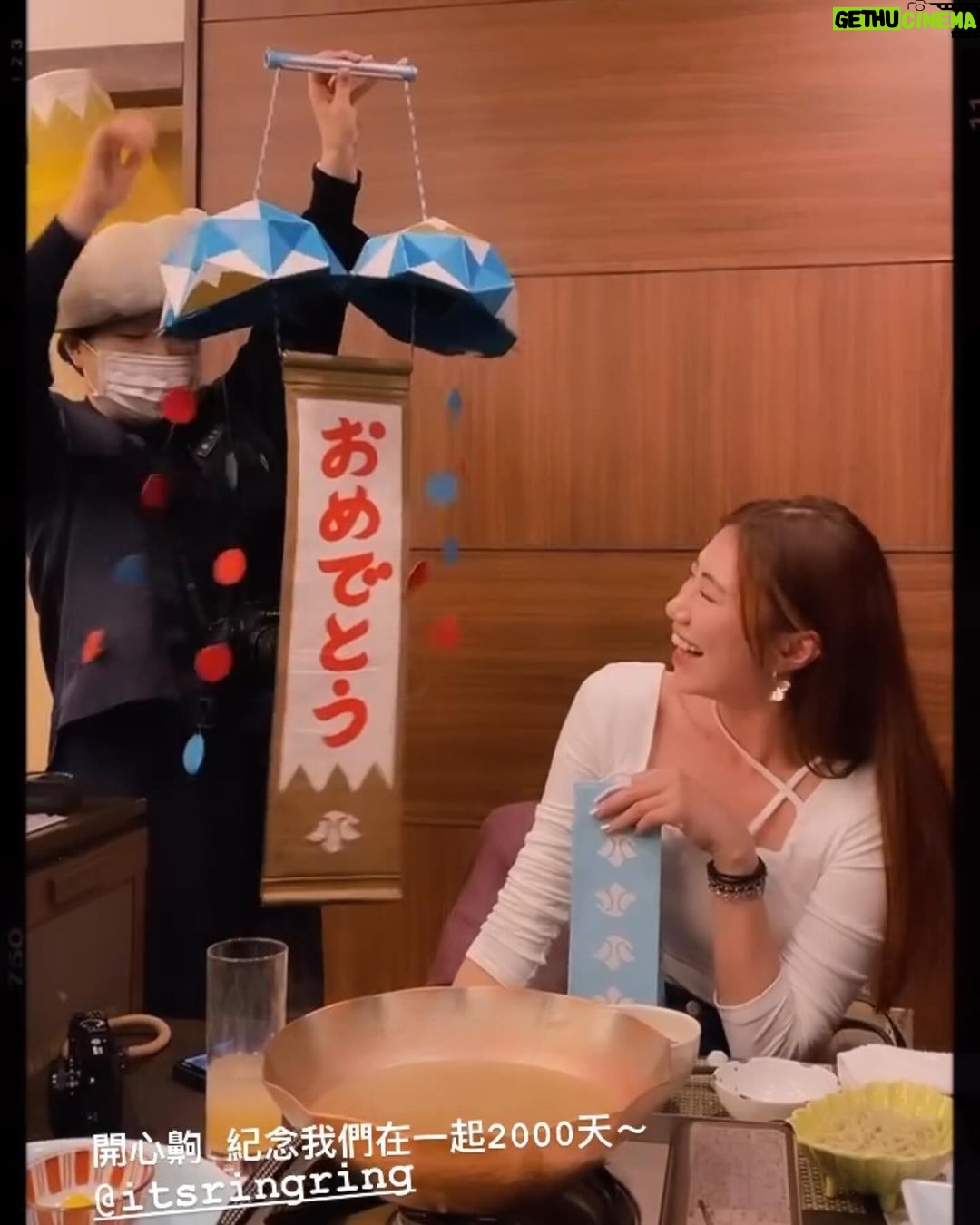 Ring Liao Instagram - 這次住富士山最值得的飯店🗻ubuya 我們選的是一泊二食的方案 從大門口、房間、用餐、喝咖啡、泡湯 全部都黏著富士山🥰 真的超級超級值得!超級美! 不枉費我每天刷網站搶飯店 雖然還是沒有搶到房間有露天風呂的房型 但,可以留點遺憾,下次再去一次! 富士山這邊的交通沒有到很方便 幾乎都要靠著巴士跑景點 如果想坐計程車要等30分鐘 所以建議還是都坐巴士來的快 🎢富士急樂園一定要去!!! 大概是近幾年我覺得最好玩的雲霄飛車集結地! 還有 #絕望要塞 很像今際之國的人體挑戰 #戰慄迷宮 鬼屋我就不推薦了,偏浪費錢🤣 因為晚上也沒什麼地方可以去 所以我們早早就睡了 6:00起來看富士山日出 美不勝收🥹❤️❤️ Kozantei Ubuya 湖山亭うぶや