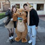 Ring Liao Instagram - 🇯🇵Tokyo, Day 2 去了3次的Tokyo Disney還是從來沒去過land🤣 這次遇到40週年跟聖誕月,好多限定商品真的超可愛！！！ 強烈推薦大家餐廳多去幾間！ 裡面都會有賣限定的40週年小東西，是有食物也有小禮物的， 一般紀念商店裡不會賣的那種！ 我每次去Disney都要買一個髮窟做紀念 你們也會這樣嗎？ 這次傑瑞鼠很難得跟我一起耍可愛😆 趕緊拍好拍滿！ 還是他只是頭太冷？ Top & Skirt by @wave_shine 上衣是不規則設計的braTop，下身是褲裙不用怕走光～ Disneysea Tokyo- Japan