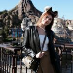 Ring Liao Instagram - 🇯🇵Tokyo, Day 2 去了3次的Tokyo Disney還是從來沒去過land🤣 這次遇到40週年跟聖誕月,好多限定商品真的超可愛！！！ 強烈推薦大家餐廳多去幾間！ 裡面都會有賣限定的40週年小東西，是有食物也有小禮物的， 一般紀念商店裡不會賣的那種！ 我每次去Disney都要買一個髮窟做紀念 你們也會這樣嗎？ 這次傑瑞鼠很難得跟我一起耍可愛😆 趕緊拍好拍滿！ 還是他只是頭太冷？ Top & Skirt by @wave_shine 上衣是不規則設計的braTop，下身是褲裙不用怕走光～ Disneysea Tokyo- Japan