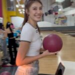 Ring Liao Instagram – 玩到瘋掉的一天🎳
越到後面越荒謬哈哈哈哈哈哈哈
猜猜我到底洗溝幾次？

@yuyu_active 真的不要這麼會辦活動餒！ 圓山保齡球館