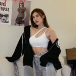 Ring Liao Instagram - 正式進入可以穿外套的季節了🤤🍂 這種挖來挖去的衣服, 啥都不用想1秒就會進我的購物車！ OOTD: all by @yuyu_active Human Haus