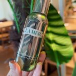 Ring Liao Instagram - 每次參加 @lamertaiwan 的活動都好興奮 除了一如既往的高質感 也總是帶給女人們最高規格的保養享受 這次推出全新產品「超維度緊緻拉提精萃」 全台只有限量1200瓶！ 聽說VVIP就已經搶了1/3！ 選用高活性活藻及玻尿酸的拉提發酵精華為基底 結合奇蹟活凝金萃,使活性成份更均勻分佈、完整吸收！ 從底層注入飽滿水感，打造全方位精緻輪廓 運用《6維度定點拉提》使臉部回到青春V焦點✨ 當天試用的滑順感與吸收力真的很棒 很期待上臉30天後的效果 是不是連音波的錢都省了🥹 #LaMerLiftingFirmingSerum #MiracleBroth #LaMerLiftsMeUp #LaMerTaiwan #LaMer #海洋拉娜 #超維度緊緻拉提精萃 寒居酒店 Humble Boutique Hotel