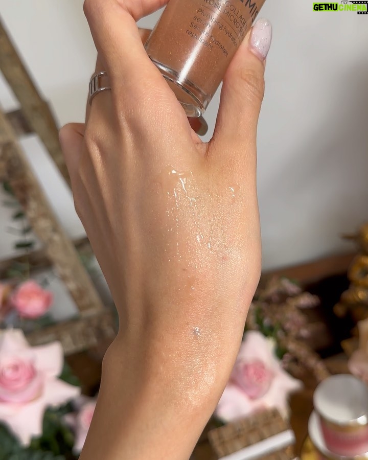 Ring Liao Instagram - 還記得活動那天是七夕 這種粉粉又橘橘的玫瑰真的好可愛餒😍 拿到這罐 #海洋膠原玫瑰微導精華 後,直接變成我的每日妝前保養 主打『修護保濕力』『肌膚嫩亮澎彈』 水水又保濕的質地真的好喜歡! 今日 #OOTD 上身+下身 by @chennchenn ACC by @apmmonaco @apmgirls_asia #澎澎小瑰蜜 #72小時彈潤澎澎澎 #我的瑰蜜保養時光 #海洋膠原玫瑰三部曲 #ELEMISTW
