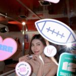 Ring Liao Instagram - 如果我是美校的學生 應該會蠻嗆辣的….. 感覺是Gossip Girl那種,不是Glee哈哈哈哈哈 誰想當我同學😌 #benefitcosmetics #一濺鍾情唇采露 #絨液心動唇采露 🧸ACC/ @apmgirls_asia @apmmonaco #apmmonaco #apmgirls Everywhere burger club 漢堡俱樂部
