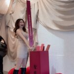 Ring Liao Instagram – 今年的過年怎麼來的這麼快！！
我還沒時間大掃除🫣房間跟炸掉一樣⋯

跟我一樣來不及買新衣的朋朋們：
🧧YUYU線上換季折扣「恭喜發財 紅包拿來」
最高超值𝟓折起，全館還免運🛒
我們身上的都是 @yuyu_active 
最喜歡套裝啦 出門都不用想怎麼搭配😁