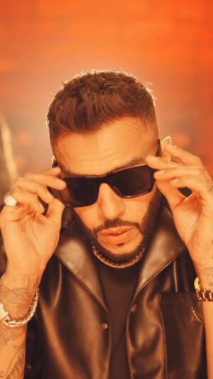 Rishi Rich Instagram - EXPRESSING MY GRATITUDE TO EVERYONE INVOLVED IN THIS PROJECT 🙏🏾 #MERIBANJA 
WE’VE DONE OVER A MILLION VIEWS ON YOUTUBE & MY INSTA PAGE HAS REACHED OVER 1 MILLION ACCOUNTS IN LAST 30 DAYS, WOW 

I’M LOST FOR WORDS - 🙏🏾🙏🏾 #INDEPENDENT 

THANKYOU TO THE WHOLE TEAM ESPECIALLY MY BROTHERS @rishirich @jaysean @yashnarvekar92 👊🏾

LINK IN BIO - MERI BAN JA| OUT NOW 💥💥

Composers
JUGGY D, JAY SEAN, RISHI RICH @iamkiranee 🔥🔥

Lyrics 
JUGGY D, JAY SEAN, YASH NARVEKAR, @kunaalvermaa 💥💥💥💥

Music Produced by 
RISHI RICH  THE BEST 🔥🔥🔥🔥🔥

Mixed & Mastered by
RISHI RICH AT THE QUAYS STUDIO 🙌🏾🙌🏾

Digital Distribution @warnermusicindia ✌🏾✌🏾

India Manager @iamrahuldhawan 👊🏾👊🏾

Director @samarthshandilya 👌🏾GANGSTER TOOFAN 

Production House @blue.bull.films KILLER 👊🏾

Dop/Editor  @abhijeet_rawat01 BAD BOY 

Choreography @revatikhattar LOVE IT 💃🕺

Stylist @rareority QUALITY 

Hair & Makeup @sanyajainmua AMAZING JOB 

Casting Director @kabir_bhardwaj03 👌🏾👌🏾

Team Blue Bull Films 
@appyoninsta @vimanyuu @isachingoel 👊🏾👊🏾

Dubai Footage @both.works @primestagedxb @jashandubai BIG LOVE 💙

Catering @rasoibyameetawalia YUM 

Extended thanks to Gurjit Bahia Uncle Dubai (The Don) Pradeep Jolly Delhi & @usmanjazba and Team Dubai/Pakistan my apologies if I missed anyone 🙏🏾

#new #music #independent #release #juggyd #jaysean #rishirich #yashnarvekar #meribanja #official #video#youtube #1million #urban #desi #bollywood #hindi #punjabi #english #reels #instagram #instagood #instalike #reelsinstagram #reelkarofeelkaro #reelitfeelit